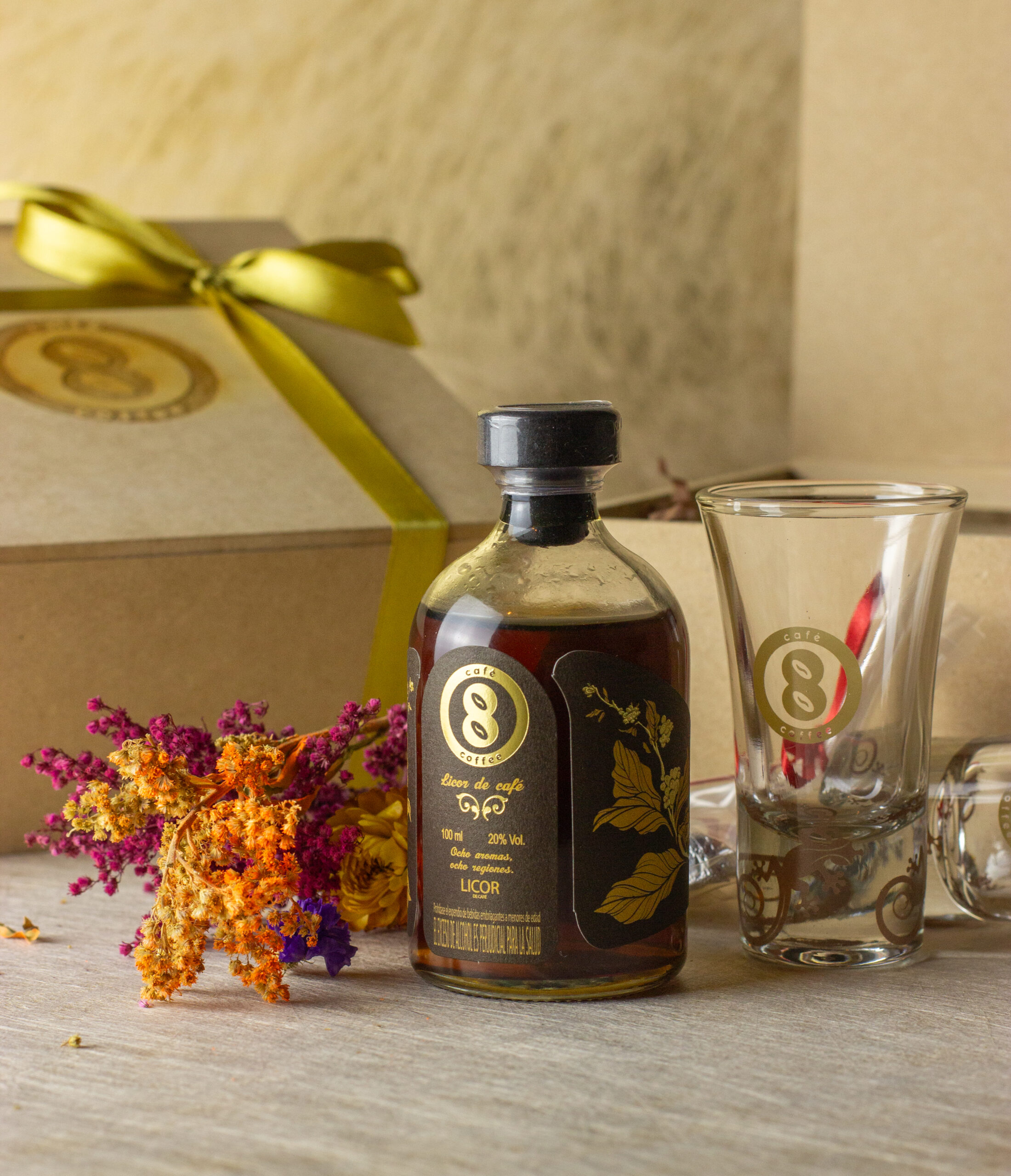 Kit Café8Coffee con chocolates, copa y Licor de café 100ml - Imagen 4