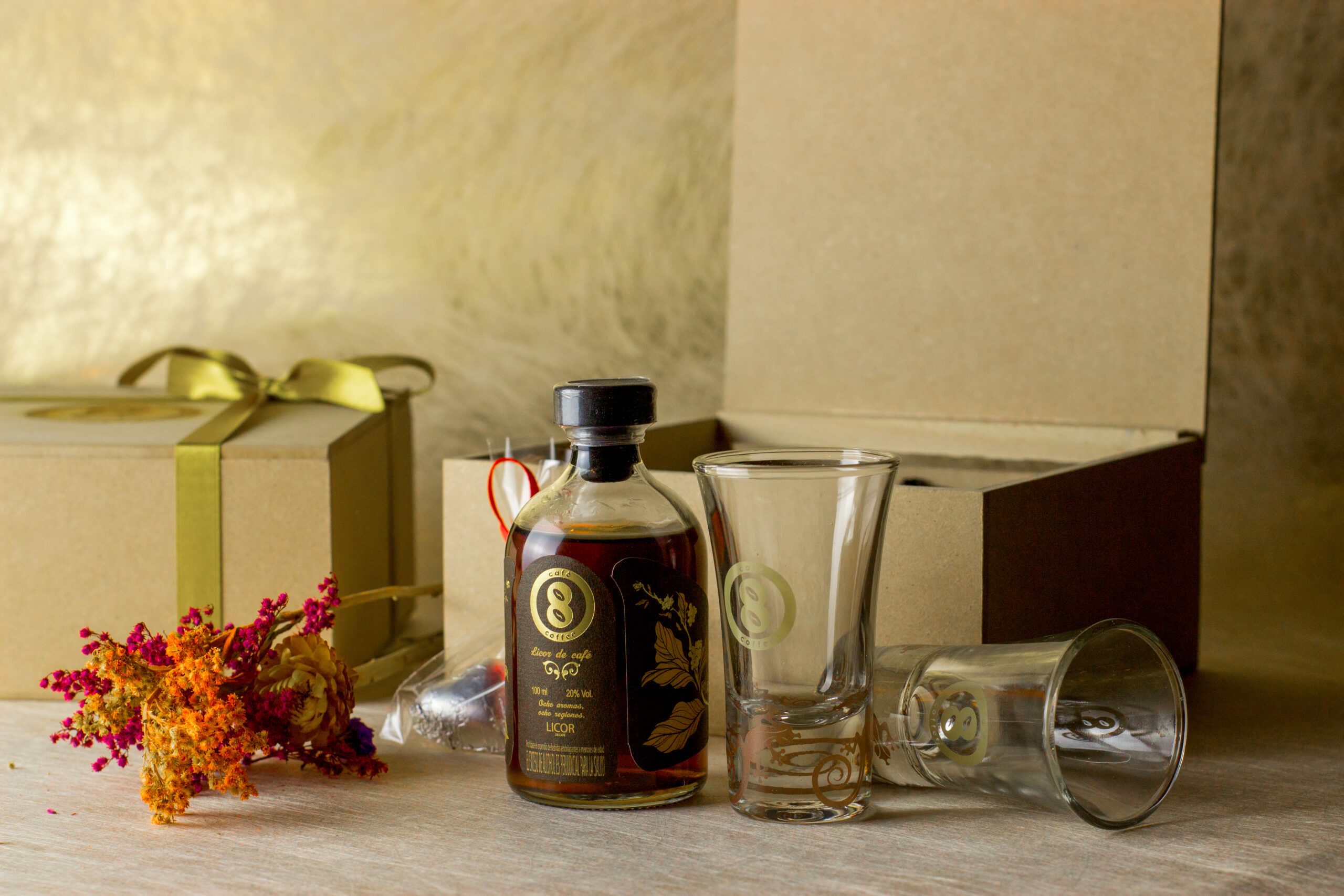 Kit Café8Coffee con chocolates, copa y Licor de café 100ml